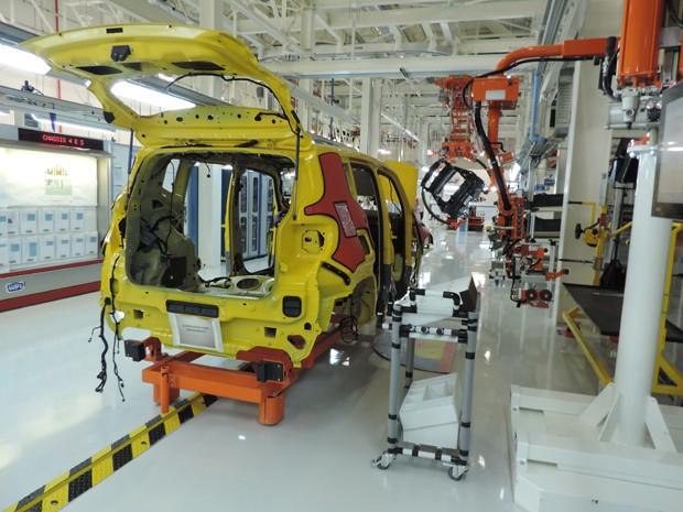 g1carros's tweet photo. 'Chefão' da Fiat Chrysler confirma mais 2 modelos na fábrica de Pernambuco http://t.co/SFYE8ikvCb #G1 http://t.co/z0VrlOVrrA