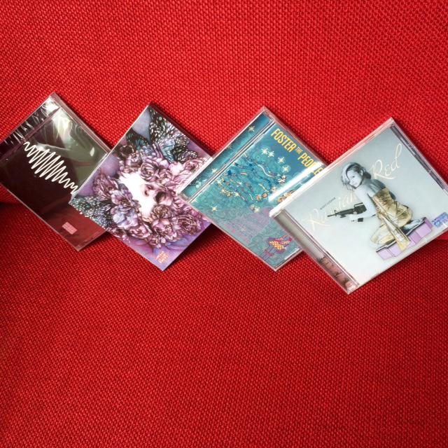 sonymusicca's tweet photo. Hoy seguimos con la #SonyPromo. Para ganarte estos 4 CDs dale FAVORITE y RETWEET a este Tweet. http://t.co/9KvQDubb50