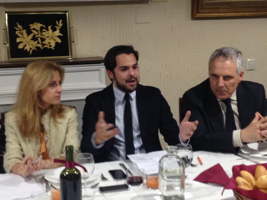 Encuentro de <a href="/Forocompol/">Forocompol</a> con @ferdeparamo, Secretario de Comunicación de <a href="/CiudadanosCs/">Ciudadanos 🇪🇸🇪🇺</a>. El naranja está de moda.