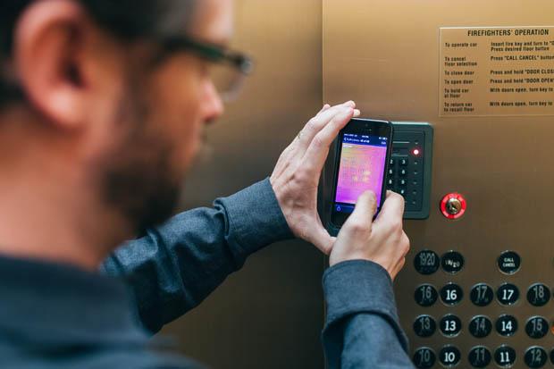 OregonBusiness's tweet image. Hot fingerprints: Ken Westin uses a thermal camera to ‘steal’ an elevator PIN pad number. orebz.com/1bQHnsN