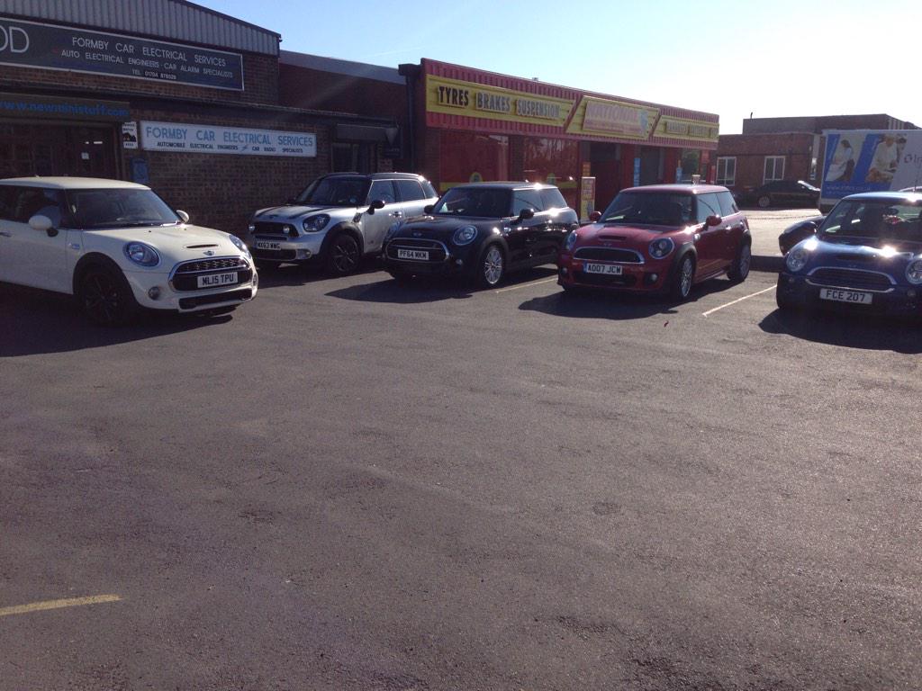 newministuff's tweet photo. #MINI MINI MINI all variations in #formbyhour http://t.co/zU5CaMSkUl