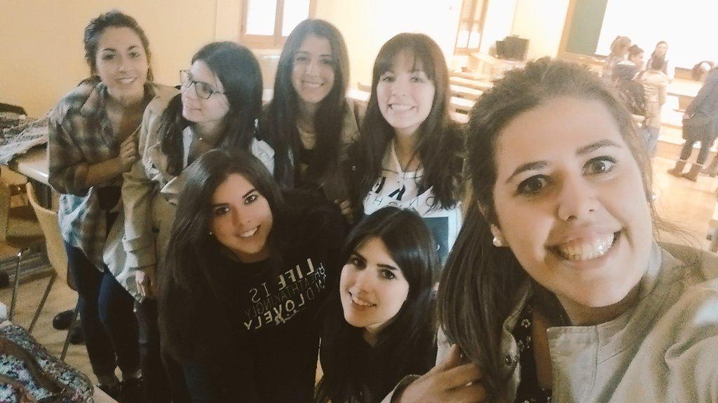 miimii_3's tweet photo. Pero que pena que ya no vayamos a tener más clases juntas #ultimodiadeclase #enfermeria #cocinillas http://t.co/jjwdmeigK7
