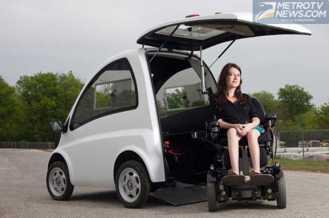 Какая машина для инвалидов. Kenguru Electric car. Электрокар для инвалидов. Автомобиль для инвалидов. Электрокар для инвалидов колясочников.