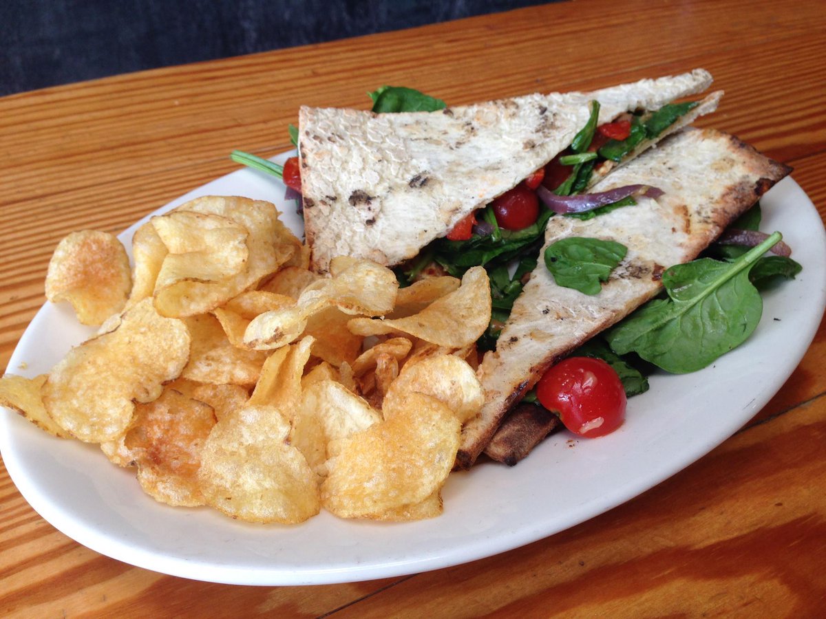 Even non-vegetarians love the Veg on Edge!
Red pepper, portobello, garlic, spinach, goat cheese, basil, balsamic #O4W