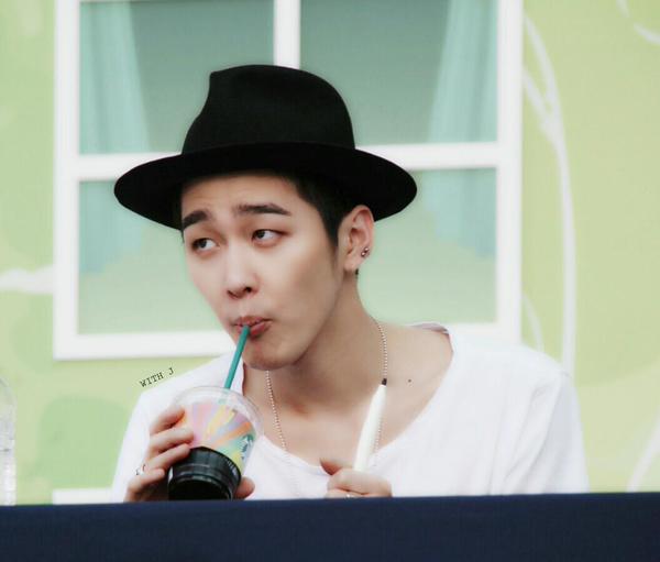 MADTOWNThailand's tweet photo. 생일 축하해  祝你生日快乐  Happy Birthday สุขสันต์วันเกิด มีความสุขทุกๆวันและกับทุกๆสิ่งนะคะ #MADTOWNMoosDay @MADTOWN_CAMP http://t.co/IC0HMPKc2z