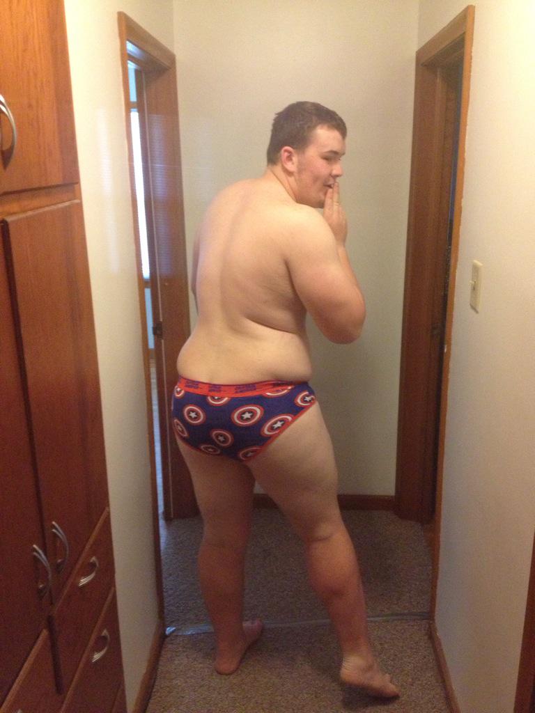 TJdoinitbig's tweet photo. Ugh oh... Happy 21st @LukeHBrowne I truly wish you the best! http://t.co/DQFC6Iq5eX