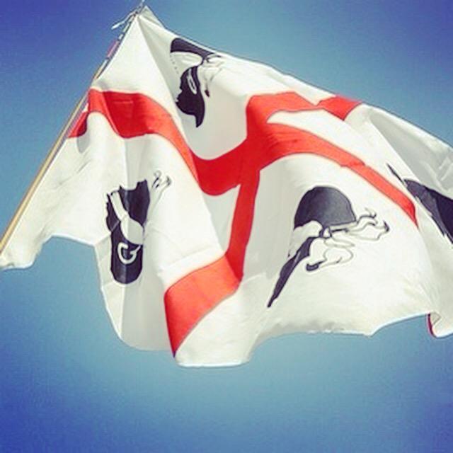 AleCasteddu18's tweet photo. "..dal buio dell'oppressione alla luce di un giorno di liberazione!" #SaDieDeSaSardigna #OrgoglioSardo #28Aprile http://t.co/pO1Sdrc1FN
