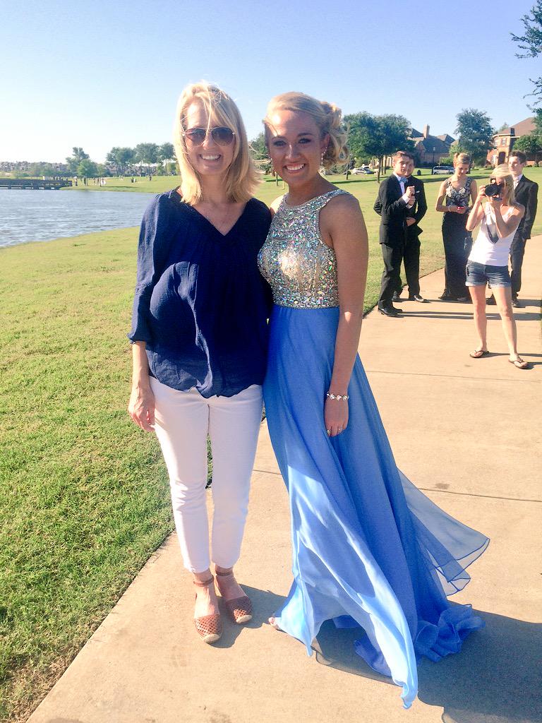 savirwin8's tweet photo. thankful for everything you two do for me💙 I love yall☺️ http://t.co/cBk7BzS0Gf