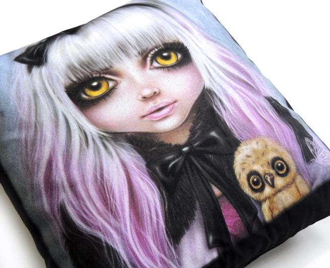 MakingMyths's tweet image. Cushions available from artbytabitha.bigcartel.com #artbytabitha #littledarlings #dollart #cushion #illustration