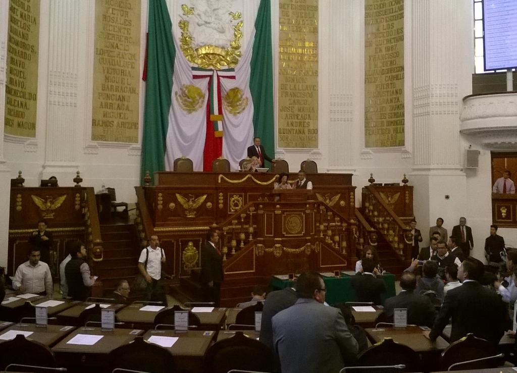 Congreso_CdMex's tweet photo. Inicia Sesión Solemne de la @AsambleaDF de entrega de Medallas al Mérito Deportivo 2013-2014. http://t.co/8AFmxW0rjk