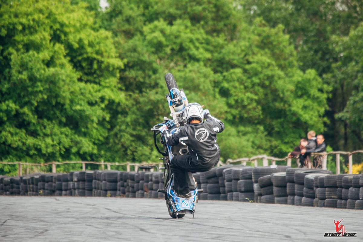 stunt4ever's tweet photo. All the pics of the SBI stunt contest are here! http://t.co/RM4yj5qSVy
@JulienWelsch @guyguystunt @FranceStunt #stunt http://t.co/EjWAC1Tbgp