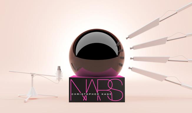 Adweek's tweet photo. Fashionistas had to post 26,000 tweets to crack open this mysterious orb: http://t.co/1lYg6HmFfk http://t.co/LwhKqu6Dum