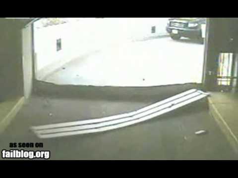 loanproject's tweet photo. Garage Parking Fail http://t.co/MGUy6rfCA7 #student #loan http://t.co/Bu9Bx1N6Ki