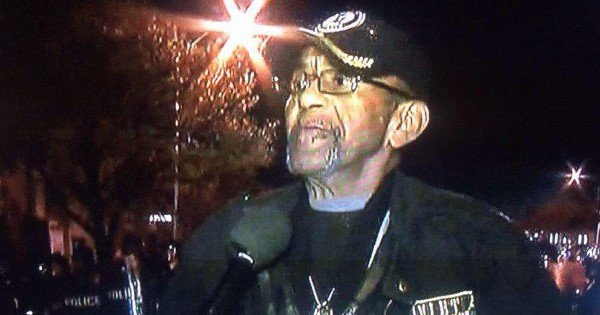 The4GNet's tweet photo. BADASS Veteran Has AWESOME Message For Animals Destroying Baltimore - http://t.co/46edBdXVeh http://t.co/yxUBXyBIgW