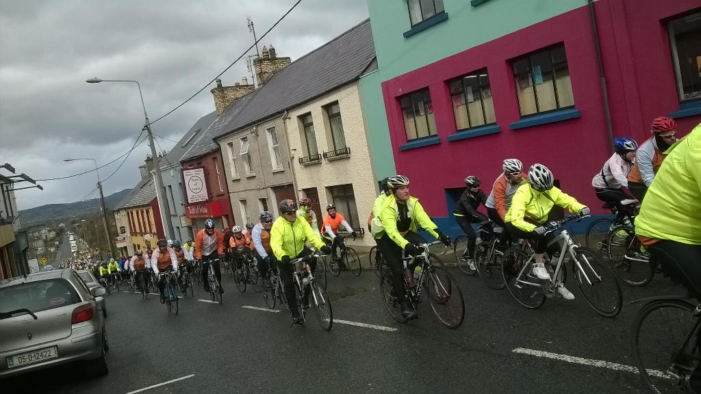 BaukeRoof's tweet photo. @colmhayes2fm #cycleagainstsuicide passing Carndonagh! http://t.co/vU1QaENFfx