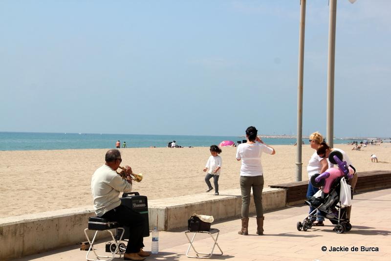 Long, sandy #beaches, #wine, music, culture and heritage in #Catalonia in #El #Vendrell bit.ly/1HU8ikR