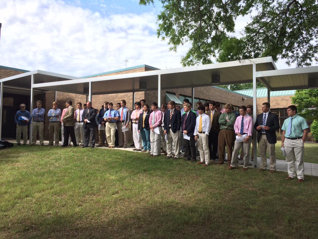 mperkins65's tweet photo. CBHS and MUS join together to mourn the loss of Christophe and Colin http://t.co/nomwBp9CWi
