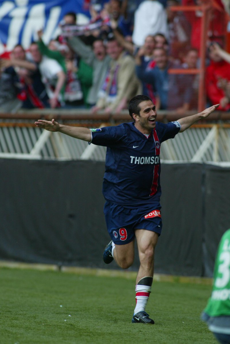 PSG_inside's tweet photo. Bon anniversaire à "L'aigle des Açores" : Monsieur Pedro Miguel Pauleta qui fête aujourd'hui ses 42 ans ! #HBPauleta http://t.co/GrvuMyjKwM