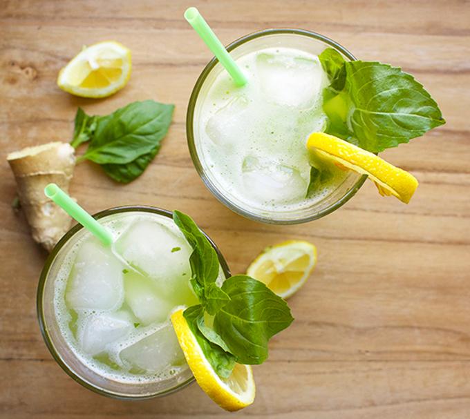 Ginger Mint Lemonade free of refined sugar. Oh so refreshing! thesimplekitchen.net/?p=2103 #raw #vegan #glutenfree #drink