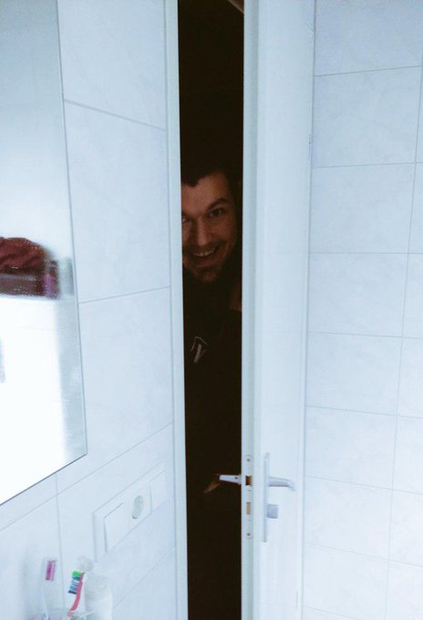 Me doy una rica ducha , voy a secarme y Al darme la vuelta me encuentro esto.....XD @ThousFilms http://t<a href="/tag/foxtail"class="tags"><span>#foxtail</span></a>