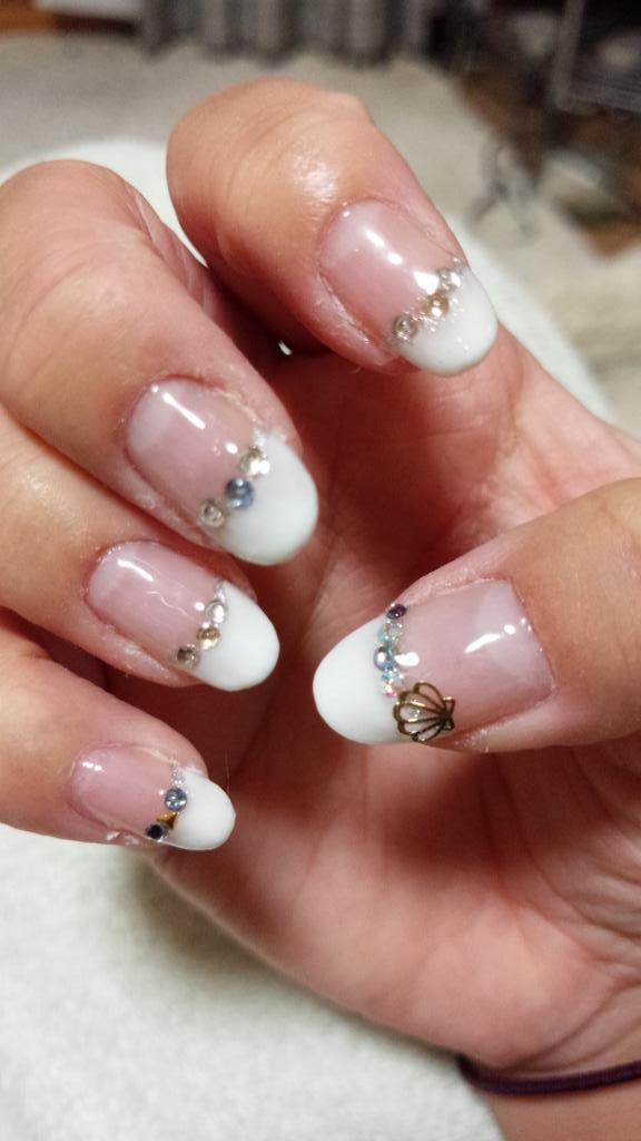 0772211's tweet photo. 中指折れたしソロソロnailせな思ってまたもや夜に頑張ったwオフほんまダルい😢 http://t.co/YNNU5VxHLt