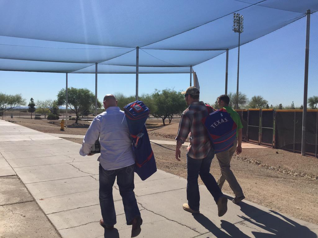 JesseSanchezMLB's tweet photo. Josh Hamilton has arrived at the Rangers Spring Training complex in Surprise, AZ http://t.co/NkegGGVhWs