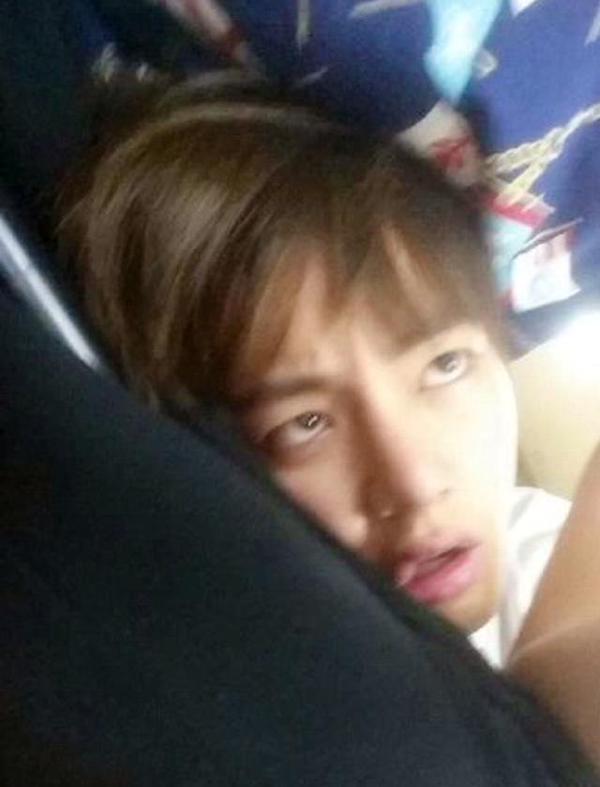 SugarMiloy's tweet photo. Арми завтра утром
#combackBTS #INEEDU #ARMY #KPOP http://t.co/Ofe7aaECpd
