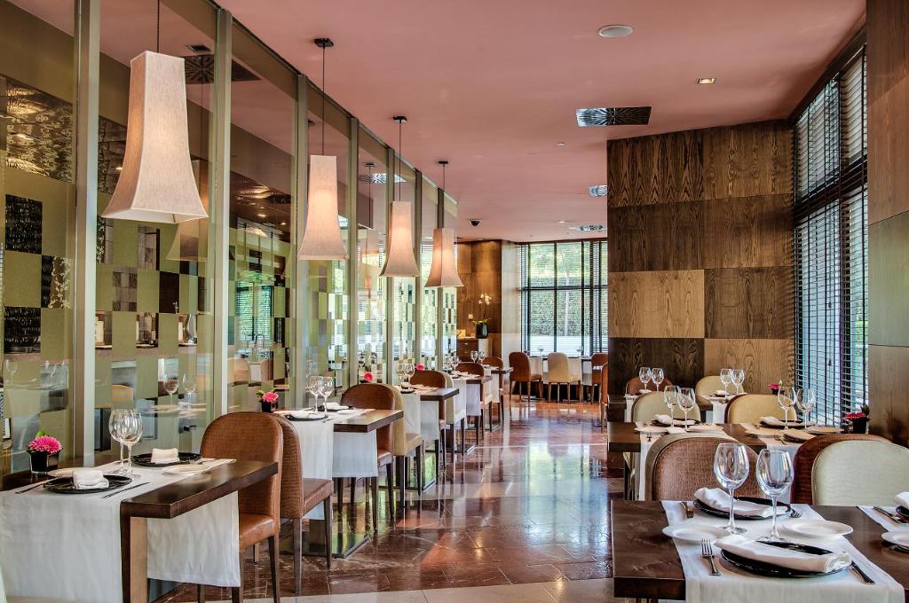 sheratonmadrid's tweet photo. Disfruta de nuestro menú especial el domingo 3 de mayo para el día de la madre. 
http://t.co/wX4dTRP4sV http://t.co/EsmpHzSDQo