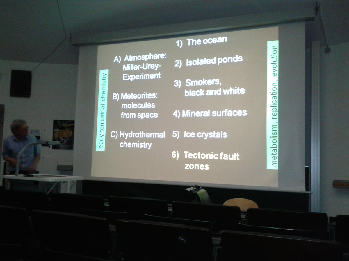 OlliKnoop's tweet photo. A very nice (Water, the) Lecture about the Origin of Life by Prof. Mayer and Prof. Schreiber.
#futurewater14 @unidue http://t.co/TxcLILaWg3