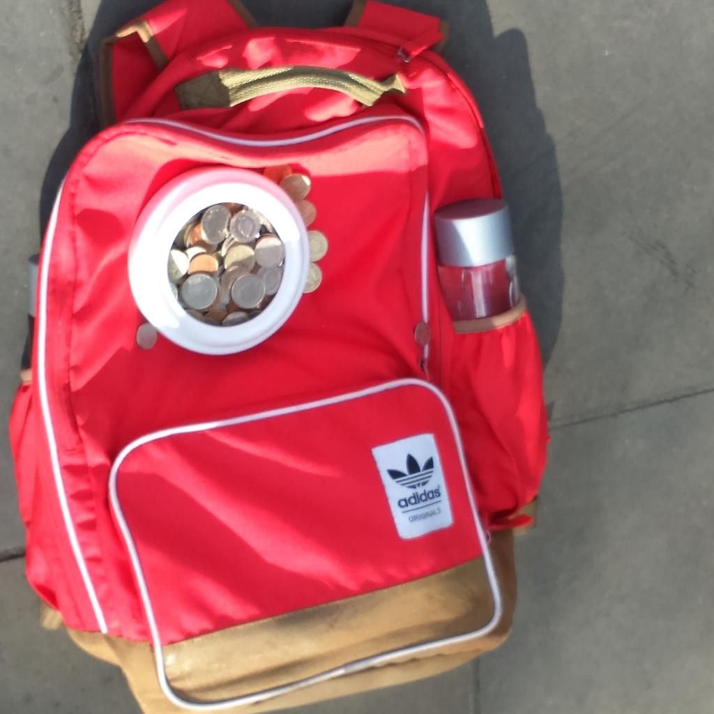 Who says that you can't busk in style? #busking #streetphotography #streetwear #addidas