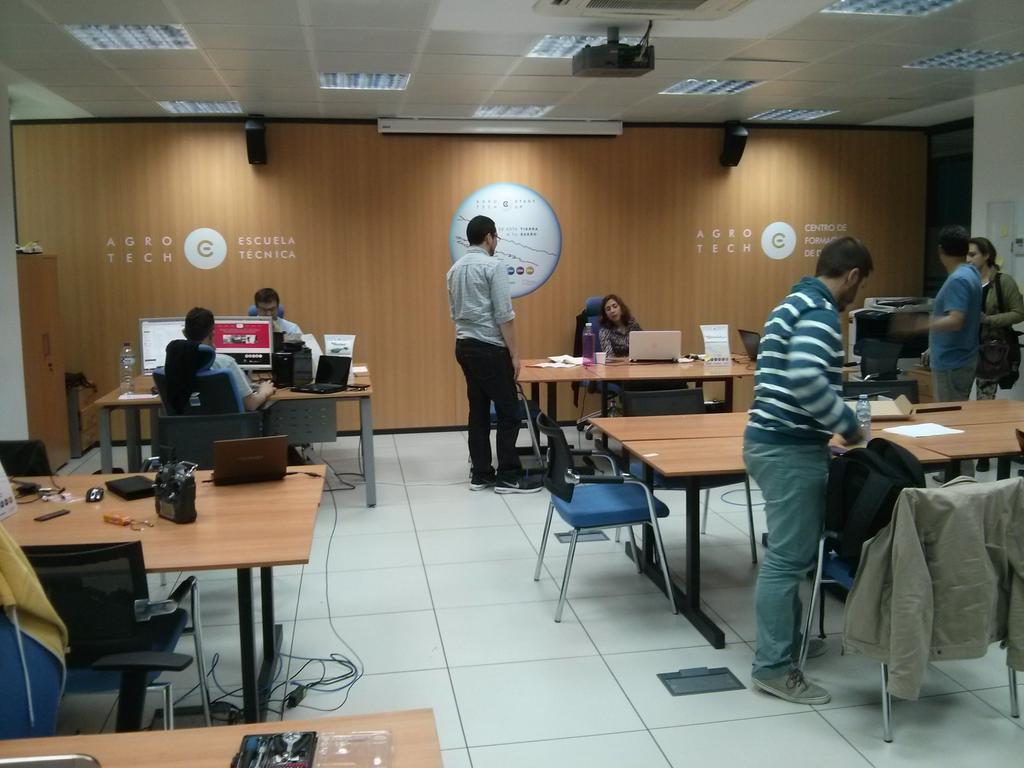 _Solardrone_'s tweet photo. Trabajando en Agrotech junto con grandes proyectos como Biovant o MyHostpitality! http://t.co/sFICbpZ2DD