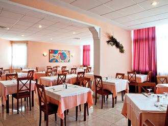 CompleteTravel's tweet photo. 3* Hotel Xaloc Playa #Menorca 7 Nights, Half Board  Gatwick  01 May  From £135pp  call 01792 633230 to book http://t.co/WlxOJqAOy3