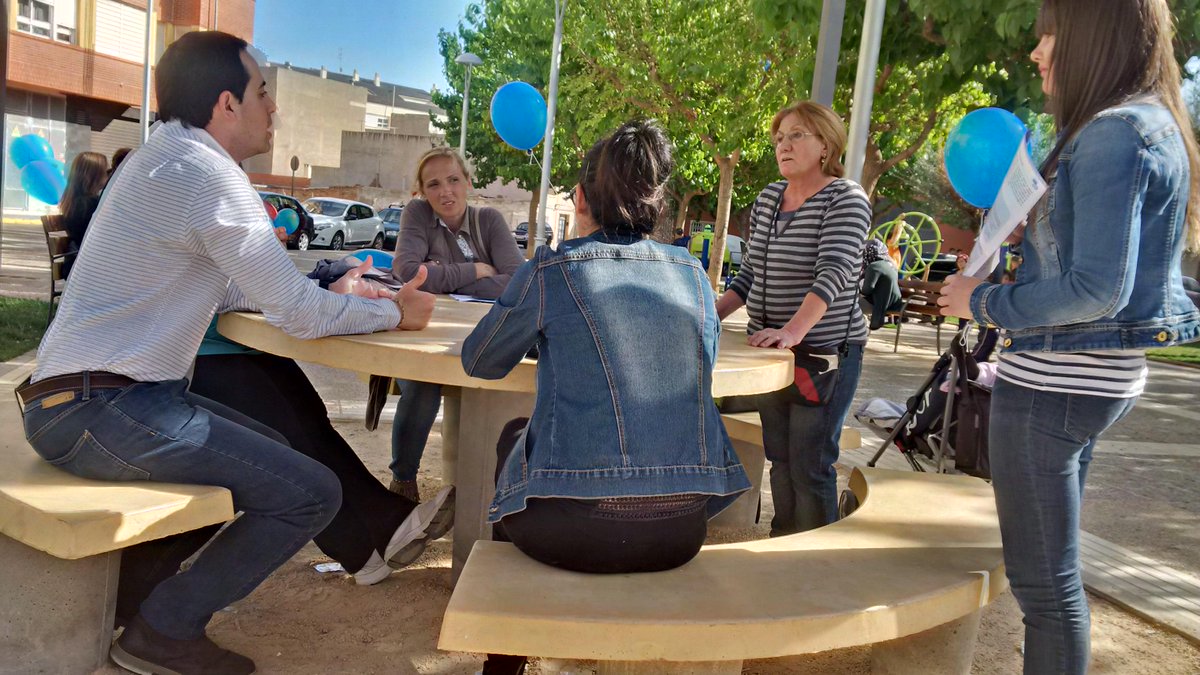 #HéctorAlcalde visita el barrio La Unión de nuestra ciudad. Los vecinos le transmiten sus preocupaciones y propuestas