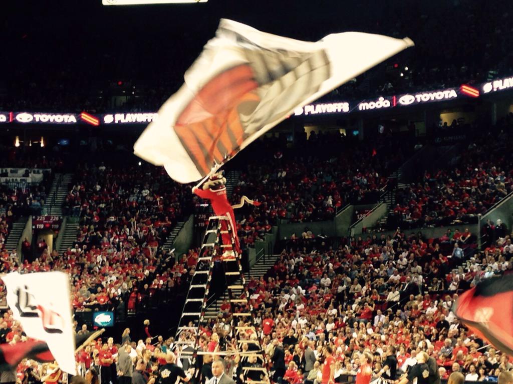 Kevp09's tweet photo. Am now a trailblazer fan - Great game. Great atmosphere. Great city. http://t.co/4TF1kji4l0