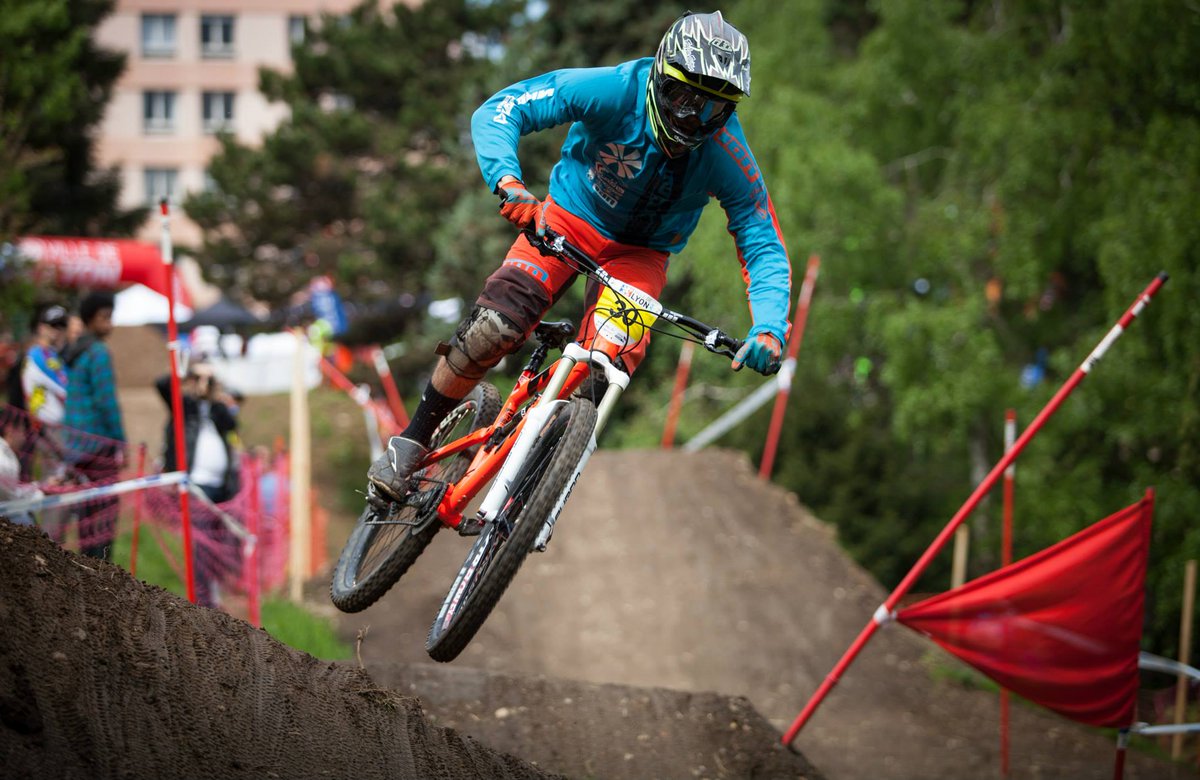 MCiriego's tweet image. Gros crash sur la Coupe de France lors de la finale mais 1er junior et 3 au scratch le samedi!
#motive
@DorvalFinance