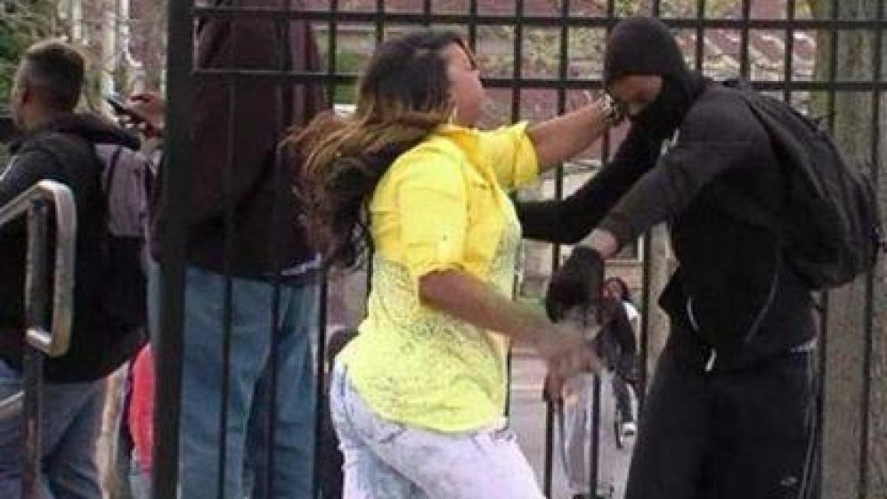 elconfidencial's tweet photo. "Tira pa' casa": la madre que "disolvió" una manifestación violenta en Baltimore (Vídeo)
http://t.co/4dmtcEu7Dy http://t.co/anXMEcqTFZ