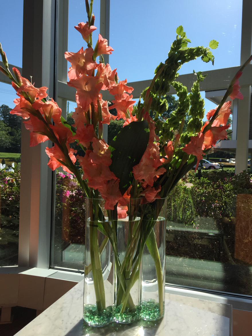 chouchoutv's tweet photo. Confession: I often think abt stealing the beautiful arrangements in WRAL lobby to enjoy them at home #justborrowing http://t.co/hixzbgDHAs