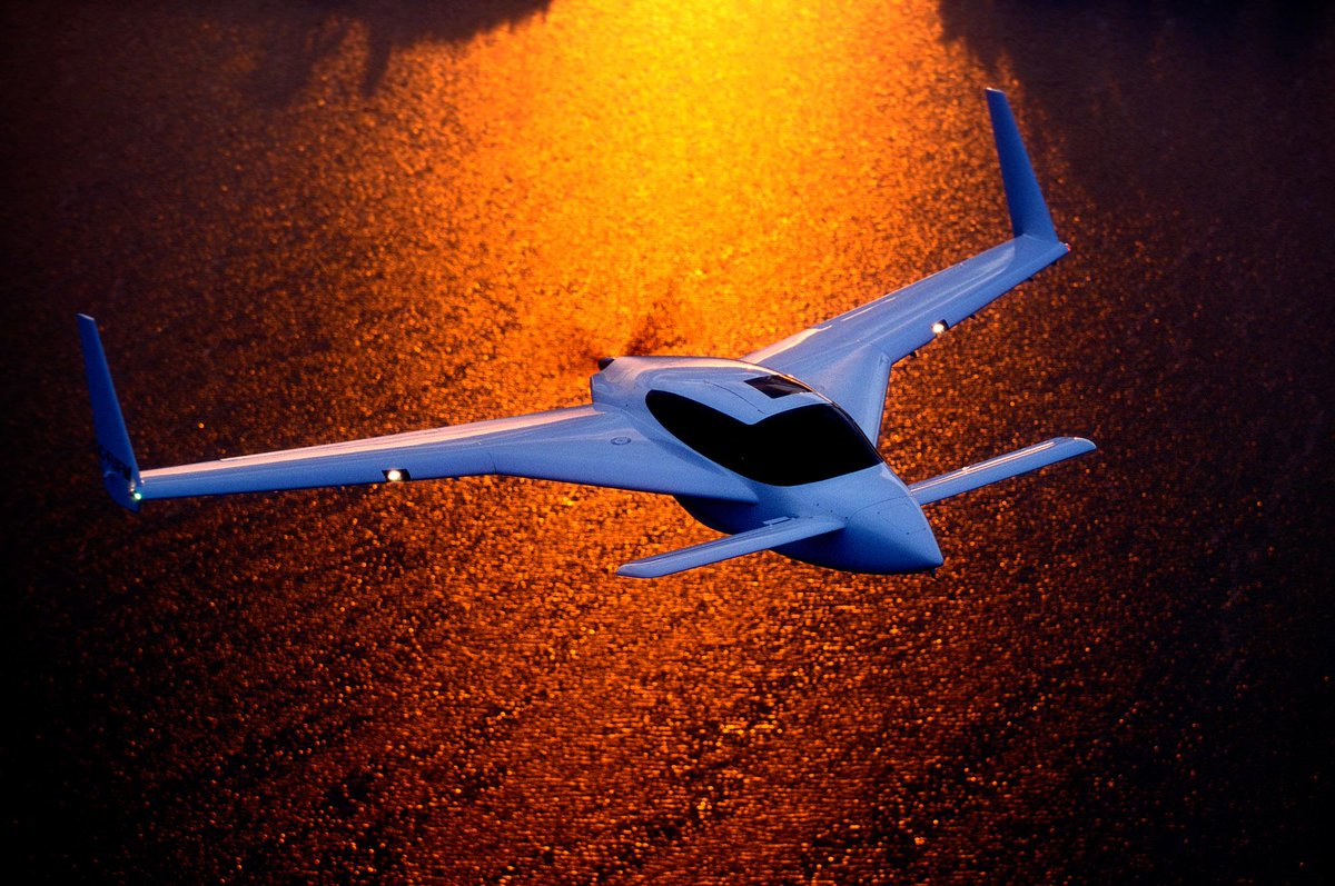 EAA's tweet photo. It’s called a Velocity; one look at those sleek lines and you can see why. http://t.co/4Lp6o1IteR