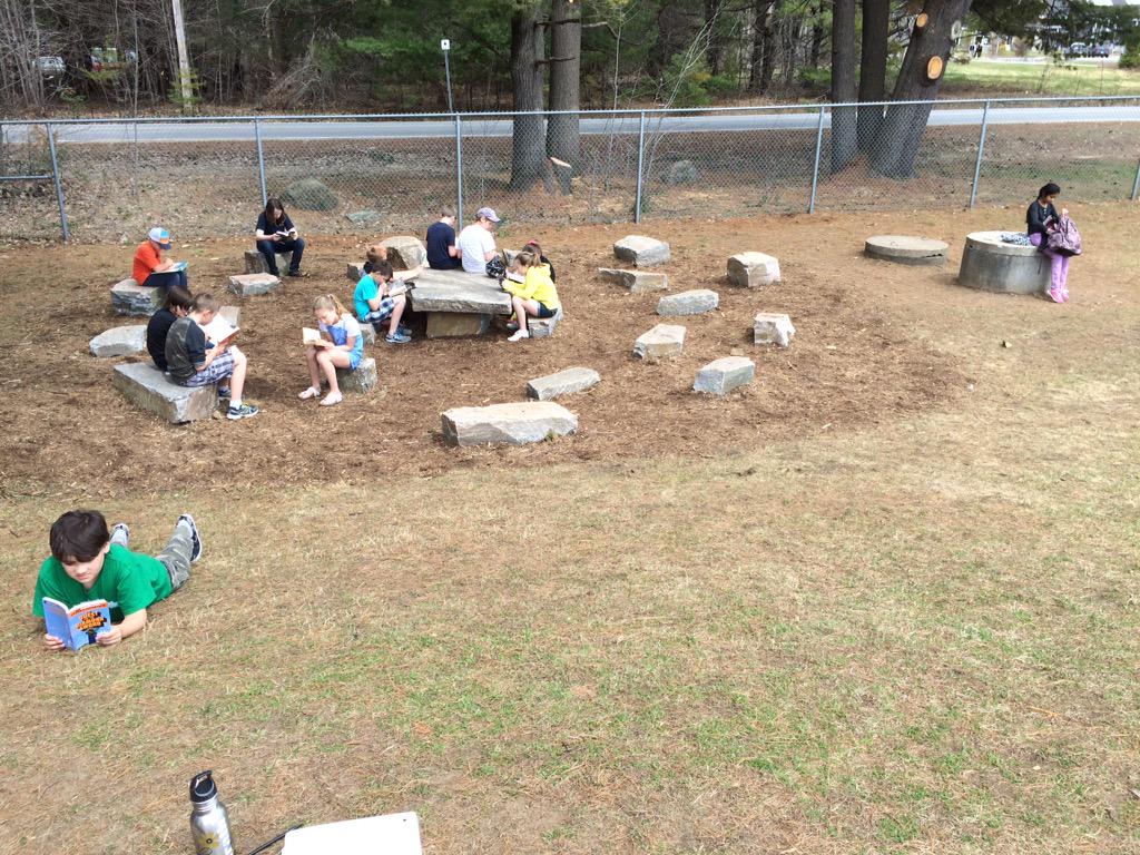macaulayMsT's tweet photo. Mindful moments/reading in our outdoor classroom. #gratefulforspring @MacaulayPS http://t.co/BjB1TwBjsT