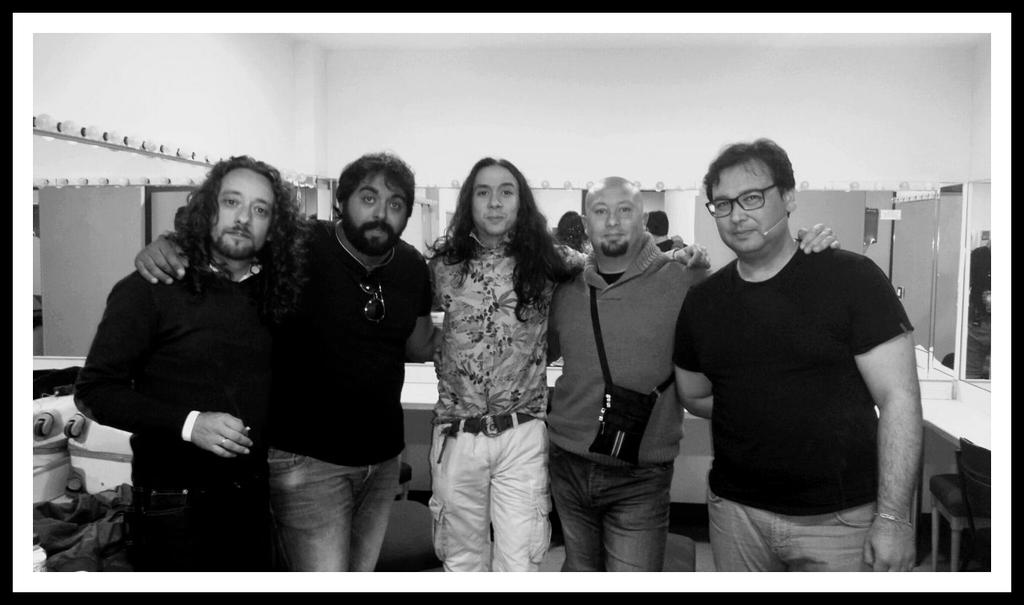 JoseMaya_'s tweet photo. Gracias a mis compañeros y amigos por compartir tanto arte, me falta mi tita Juana. http://t.co/NHkxnE424A