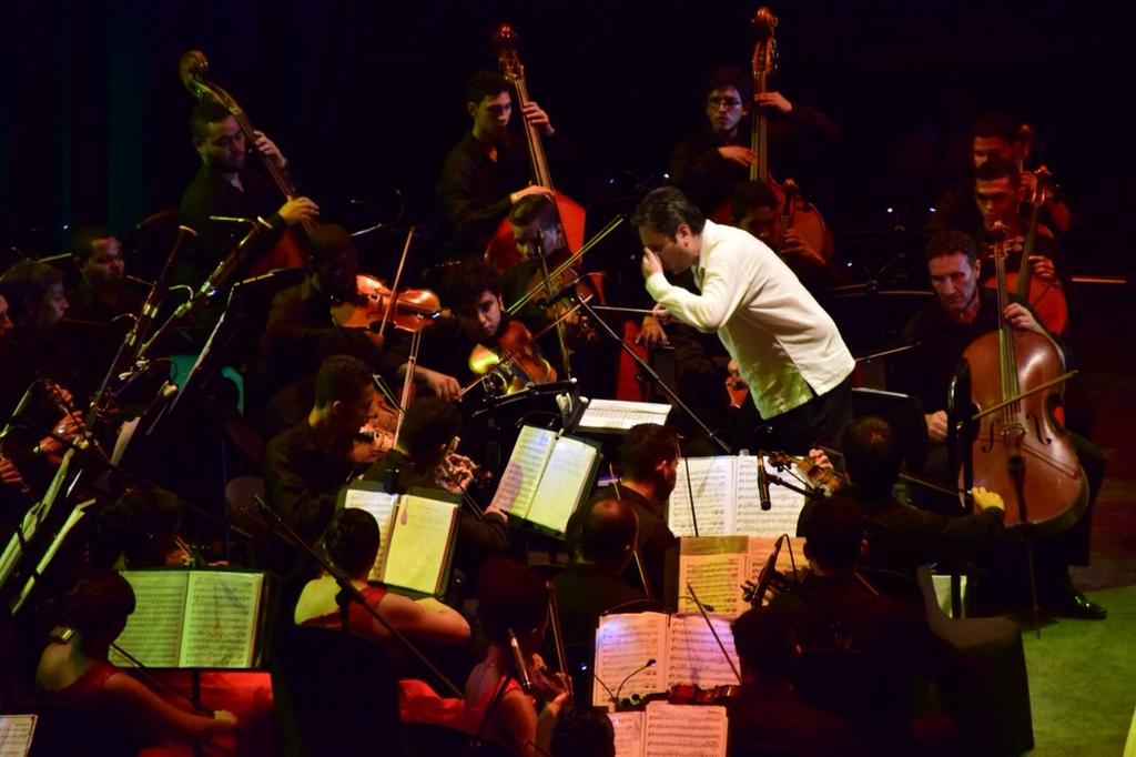 UnibacBolivar's tweet photo. Este jueves 7pm Centro de Convenciones, Clausura del ovacionado ciclo de conciertos #AMiManera #SinfónicaDeBolívar http://t.co/wCwDsds0Xz