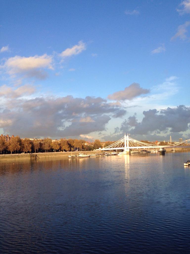 silviaf80127185's tweet image. E poi dicono che a Londra non c'è il sole. In ogni caso a Londra il sole ce l'hai dentro. #missthatplace 💭