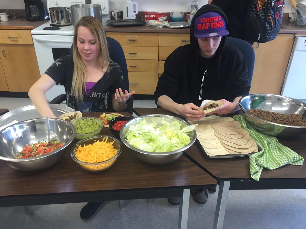 rootscfc's tweet photo. Wrap party #lakeheadadulted @LakeheadSchools @LakeheadLF #ilikemysalsafresh #guacamole #lunch http://t.co/UnH8TlmM4F