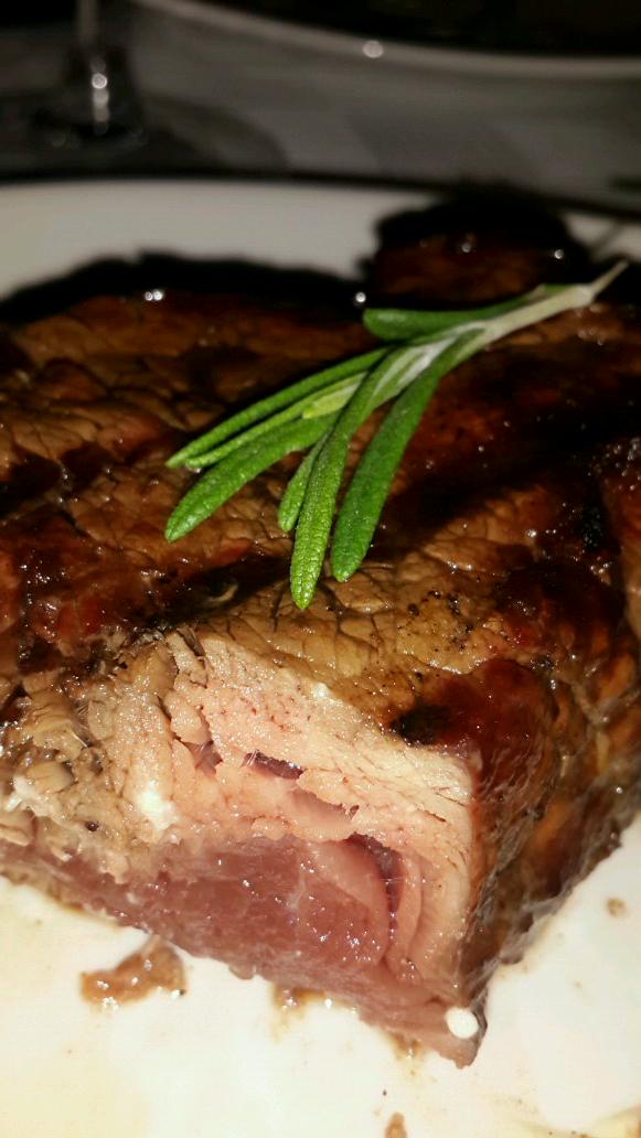 TtimeStudio's tweet image. THE best steak for my Bday. Thanks @Amy_Hoppy  and @thehussargrill