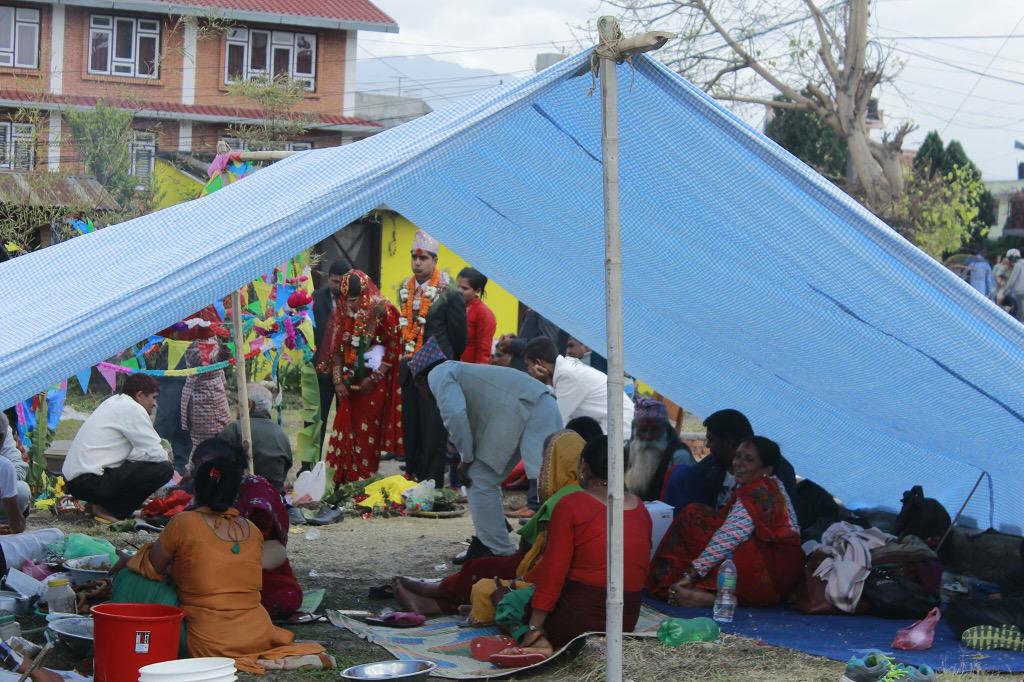 justthismilind's tweet image. HT @Chalise86  couple wed amidst nepal's grief #ResilientLove