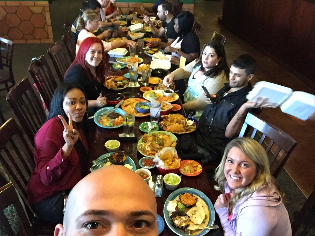 rubenandres23's tweet photo. Selfie with the top performers for March. 4 people from VIP #bemagenta #selfie #beingorange #1 http://t.co/5iCzbouyiT
