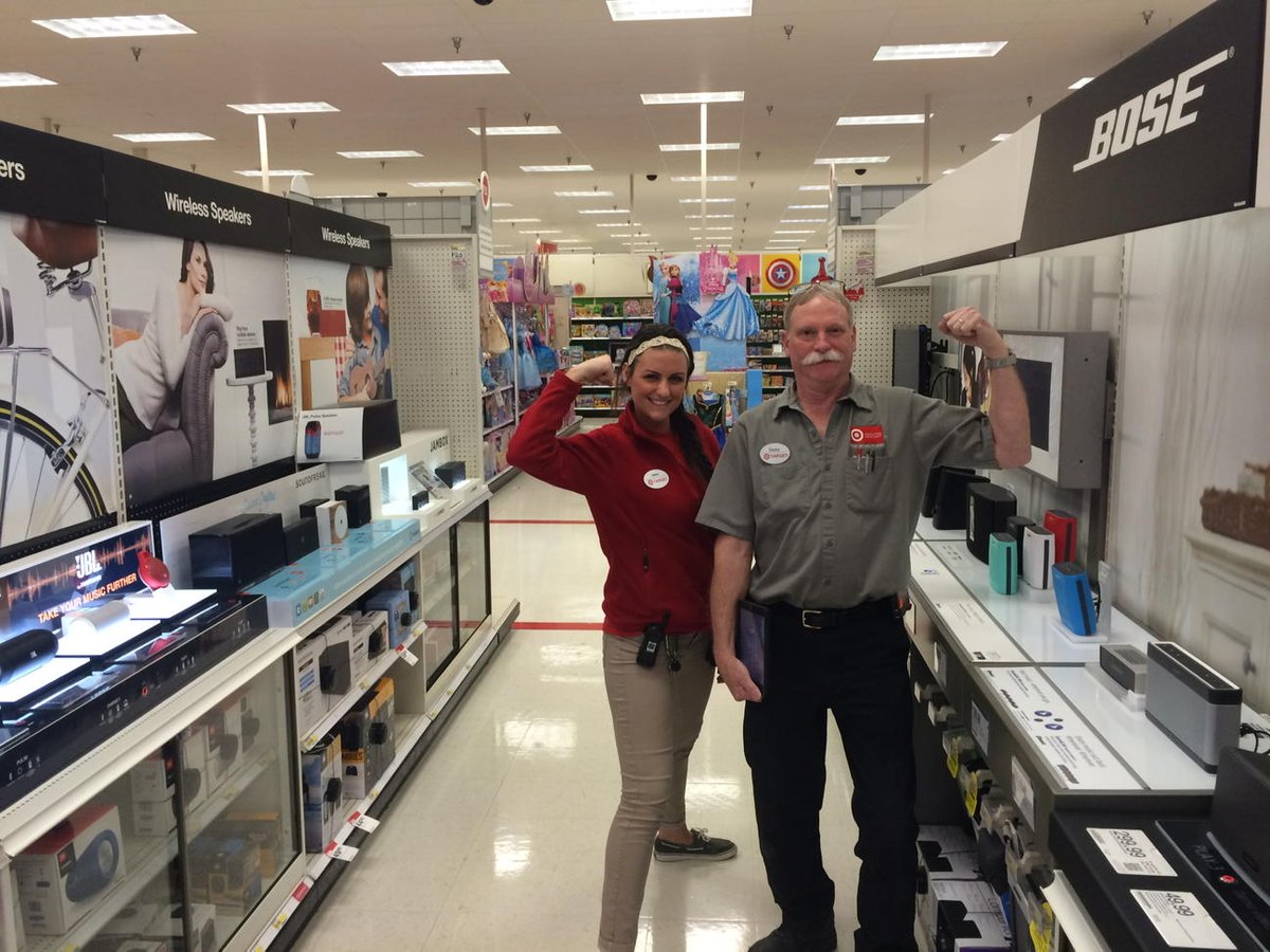 TroyRt's tweet photo. Check out those interactive displays that are 100% functional at 881! #pmdrivingsales http://t.co/KyIiVhKwD6