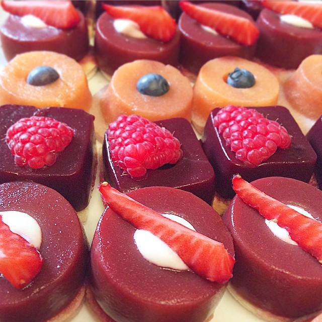 sul_luna's tweet photo. #scoprilagustalasceglila #alimos le gelatine di frutta e verdura salate dello chef #daniloange http://t.co/L5aQDmyuog http://t.co/oPHCZV4VMm