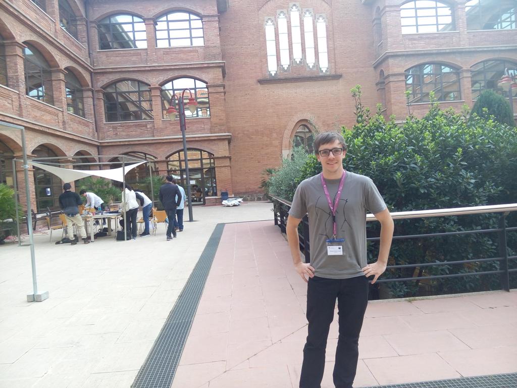 BCNThinking's tweet photo. Algunos toman el último descanso #BCNTC | @UAOCEU @ClubEmprenedors #Emprendedores http://t.co/GMRofwryib