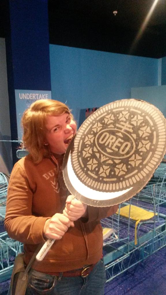 trubos's tweet photo. #playwithoreo # cookiemonster http://t.co/rbDZj9gL8f